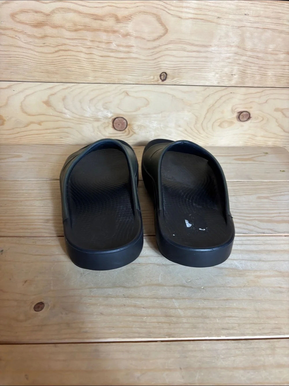 Oofos men’s slip on sandals